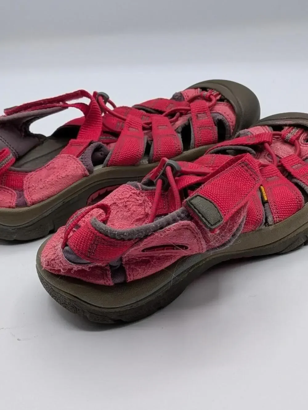 Keen Men's US 5 EU 38 Newport H2 Waterproof Red Grey Bungee Strap Hiking Sandals